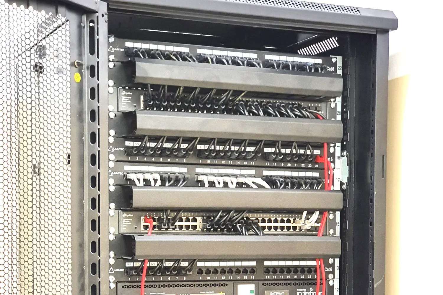 Vystrojený datový rozvaděč s IP technologiemi